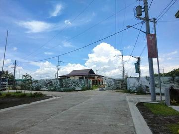 Townhouse For Sale In Hamilton Executive Residences in Imus Cavite Near River Park General Trias.