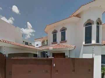 HERMOSA CASA UBICADA EN: Del Guadiana 137, Lomas del Sahuatoba, 34108 Durango, Dgo., México
