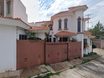 HERMOSA CASA UBICADA EN: Del Guadiana 137, Lomas del Sahuatoba, 34108 Durango, Dgo., México