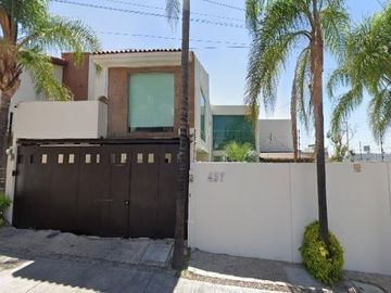 HERMOSA CASA UBICADA EN: C. Loma Escarpada 437, Loma Dorada, 34104 Durango, Dgo., México