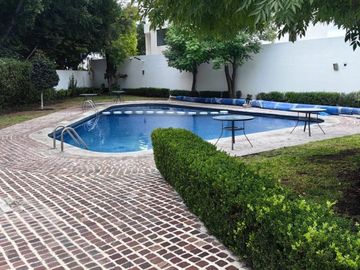 CASA EN VENTA EN RINCONADA JURICA, ZONA JURICA EN EZCLUSIVO CONDOMINIO CON CUARTO DE SERVICIO