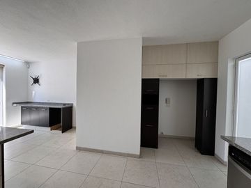 CASA EN VENTA EN RINCONADA JURICA, ZONA JURICA EN EZCLUSIVO CONDOMINIO CON CUARTO DE SERVICIO