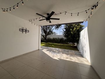 CASA EN VENTA EN RINCONADA JURICA, ZONA JURICA EN EZCLUSIVO CONDOMINIO CON CUARTO DE SERVICIO