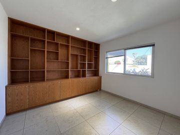CASA EN VENTA EN RINCONADA JURICA, ZONA JURICA EN EZCLUSIVO CONDOMINIO CON CUARTO DE SERVICIO