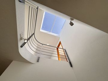 CASA EN VENTA EN RINCONADA JURICA, ZONA JURICA EN EZCLUSIVO CONDOMINIO CON CUARTO DE SERVICIO