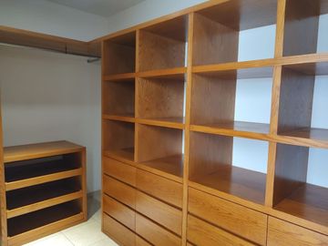 CASA EN VENTA EN RINCONADA JURICA, ZONA JURICA EN EZCLUSIVO CONDOMINIO CON CUARTO DE SERVICIO