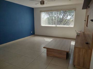 CASA EN VENTA EN RINCONADA JURICA, ZONA JURICA EN EZCLUSIVO CONDOMINIO CON CUARTO DE SERVICIO