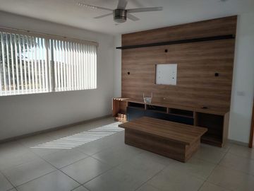 CASA EN VENTA EN RINCONADA JURICA, ZONA JURICA EN EZCLUSIVO CONDOMINIO CON CUARTO DE SERVICIO