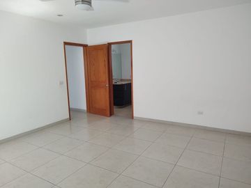 CASA EN VENTA EN RINCONADA JURICA, ZONA JURICA EN EZCLUSIVO CONDOMINIO CON CUARTO DE SERVICIO