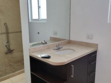 CASA EN VENTA EN RINCONADA JURICA, ZONA JURICA EN EZCLUSIVO CONDOMINIO CON CUARTO DE SERVICIO