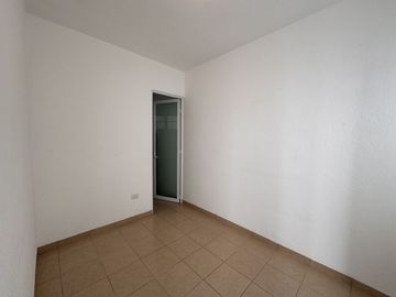 CASA EN VENTA EN RINCONADA JURICA, ZONA JURICA EN EZCLUSIVO CONDOMINIO CON CUARTO DE SERVICIO