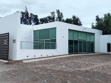 CASA EN VENTA EN RINCONADA JURICA, ZONA JURICA EN EZCLUSIVO CONDOMINIO CON CUARTO DE SERVICIO