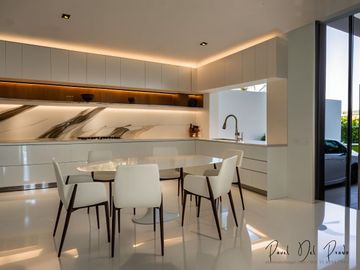 Venta Casa moderna en un nivel con vista al jardín, y hermosa terraza