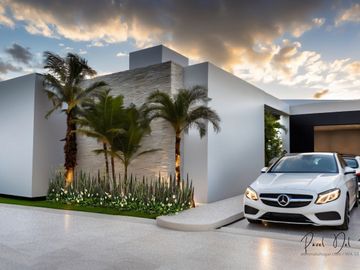 Venta Casa moderna en un nivel con vista al jardín, y hermosa terraza