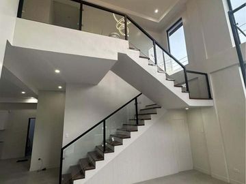 🏡 FOR SALE: HOUSE AND LOT MULTINATIONAL VILLAGE PARANAQUE ‼️