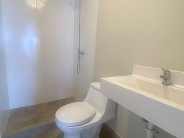 FLAT DE ESTRENO, VISTA PANORAMICA PISO 20, en la zona céntrica de Santa Beatriz, a pasos de la Av. Arequipa y el Circuito Mágico del Agua.