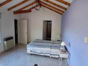 COMPLEJO DE CABAÑAS EN BARRIO GOLF