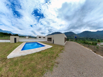 SE VENDE CASA VACACIONAL POR ESTRENAR, EN ZONA PRIVILEGIADA DE YUNGUILLA