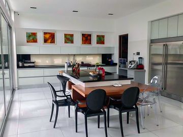 Venta de Residencia en Bosque Real junto al campo de golf,  5 habitaciones