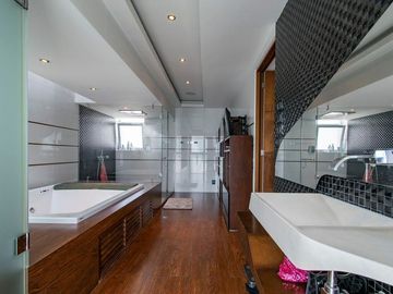 Venta de Residencia en Bosque Real junto al campo de golf,  5 habitaciones