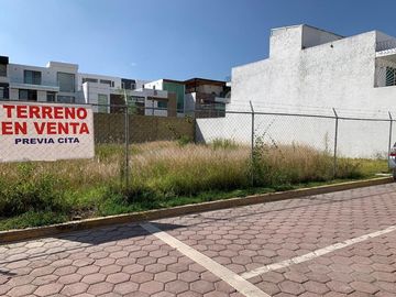 VENTA de Lote de Terreno en Privada Residencial en Morillotla con calle de Adoquín. Con SERVICIOS MUNICIPALES: línea de agua municipal, y de drenaje.