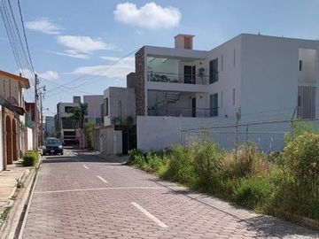 VENTA de Lote de Terreno en Privada Residencial en Morillotla con calle de Adoquín. Con SERVICIOS MUNICIPALES: línea de agua municipal, y de drenaje.