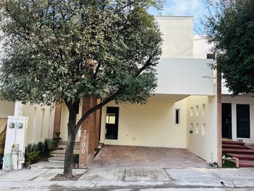 Casa  Venta Cumbres Providencia Monterrey Frente Parque