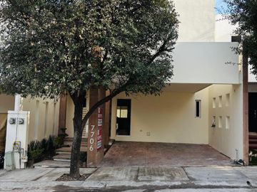 Casa  Venta Cumbres Providencia Monterrey Frente Parque