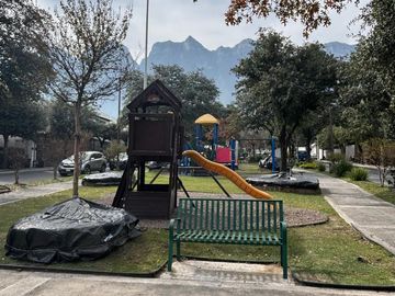 Casa  Venta Cumbres Providencia Monterrey Frente Parque
