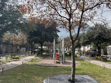 Casa  Venta Cumbres Providencia Monterrey Frente Parque