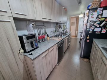 Se Vende departamento en Cerro Paranal 4 D+3B+ 2 E y 1 Bod. a 8.000 UF