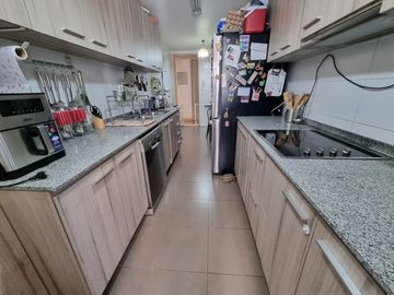 Se Vende departamento en Cerro Paranal 4 D+3B+ 2 E y 1 Bod. a 8.000 UF