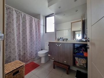 Se Vende departamento en Cerro Paranal 4 D+3B+ 2 E y 1 Bod. a 8.000 UF