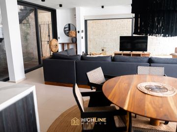 Departamento duplex con jardin y alberca privada en Venta