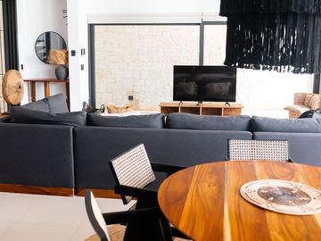 Departamento duplex con jardin y alberca privada en Venta