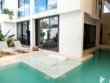 Departamento duplex con jardin y alberca privada en Venta