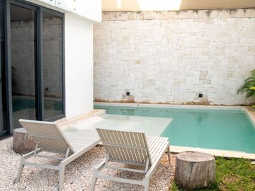Departamento duplex con jardin y alberca privada en Venta