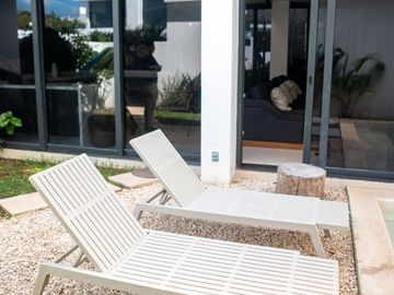 Departamento duplex con jardin y alberca privada en Venta