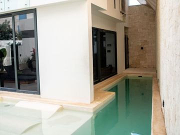 Departamento duplex con jardin y alberca privada en Venta