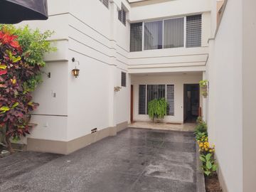 ENCANTADORA CASA EN MIRAFLORES