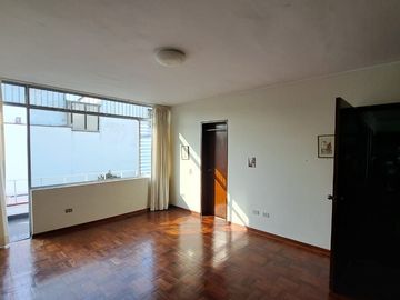 ENCANTADORA CASA EN MIRAFLORES