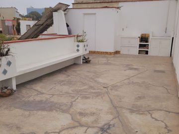 ENCANTADORA CASA EN MIRAFLORES