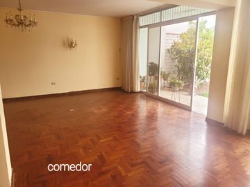 ENCANTADORA CASA EN MIRAFLORES