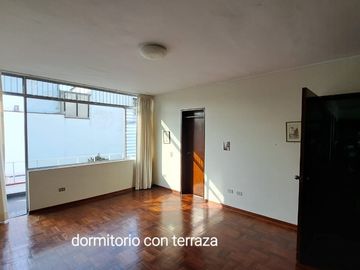 ENCANTADORA CASA EN MIRAFLORES