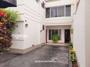 ENCANTADORA CASA EN MIRAFLORES
