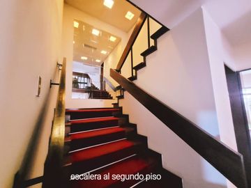 ENCANTADORA CASA EN MIRAFLORES