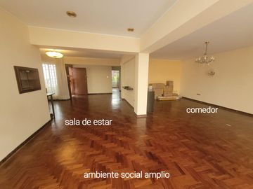 ENCANTADORA CASA EN MIRAFLORES