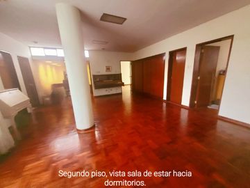 ENCANTADORA CASA EN MIRAFLORES