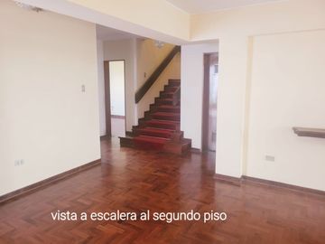 ENCANTADORA CASA EN MIRAFLORES