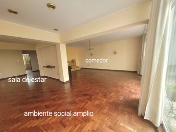 ENCANTADORA CASA EN MIRAFLORES